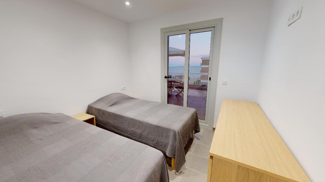 Atico Con Vista Mar. 50 M De La Playa - Casa Nova 13 Apartment Roses Bagian luar foto
